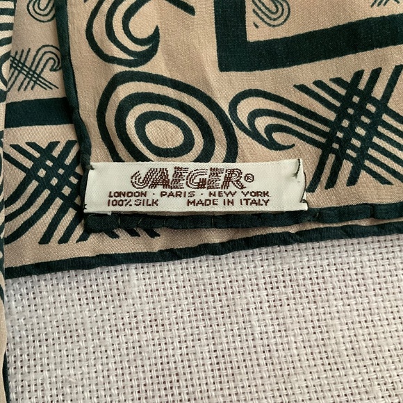 Vintage Jaeger Silk Geometric Print Beige Black Scarf 25”x26” Made in Italy - Picture 6 of 11